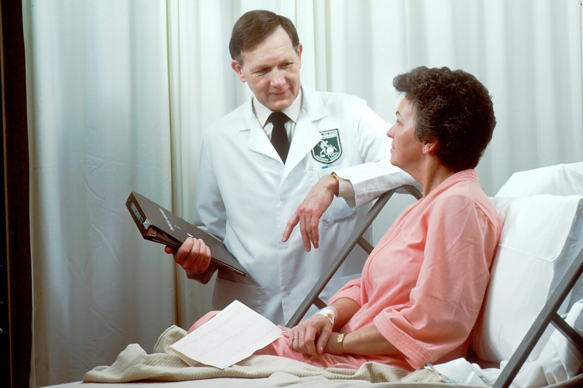 Zaštitnici lekarskih veština, doktor sa pacijentom