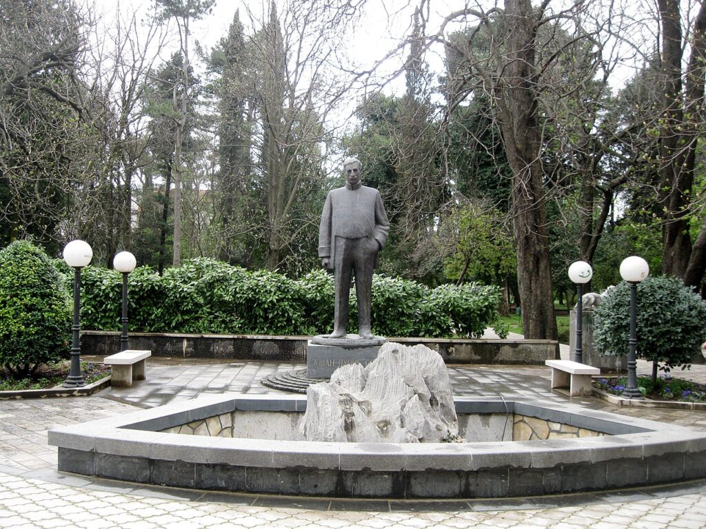 Jovan Dučić statua u Trebinju