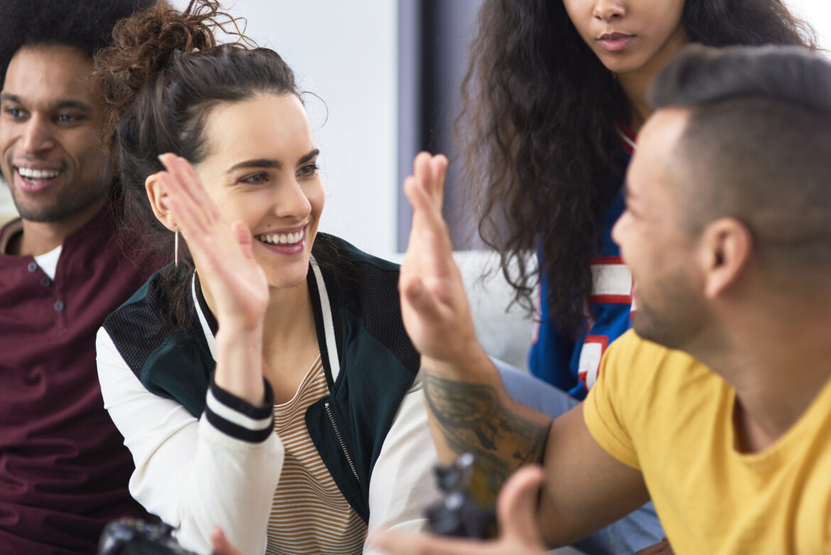 Friends celebrating their success with high five Povrat 50% školarine studentima