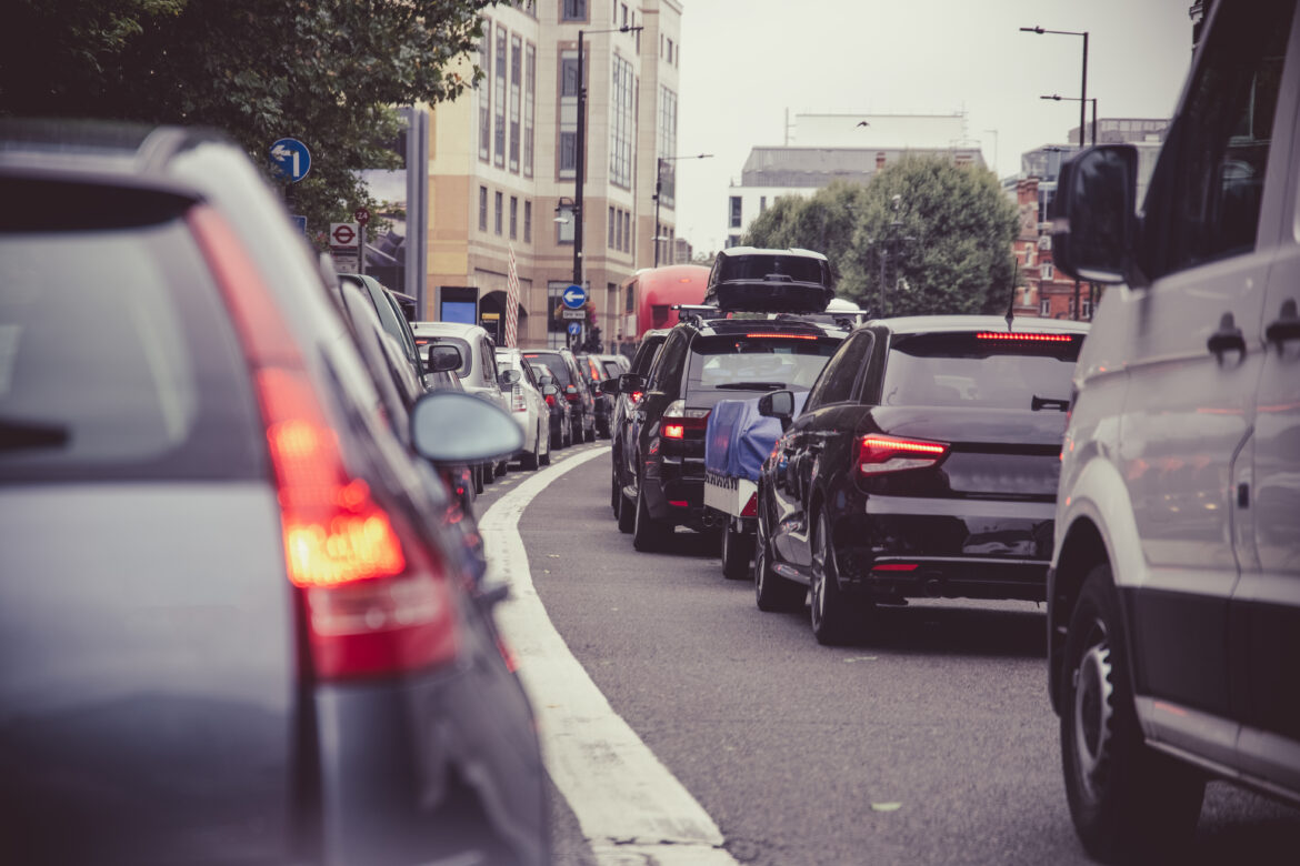 Heavy traffic on a London street Saobraćaj u Srbiji