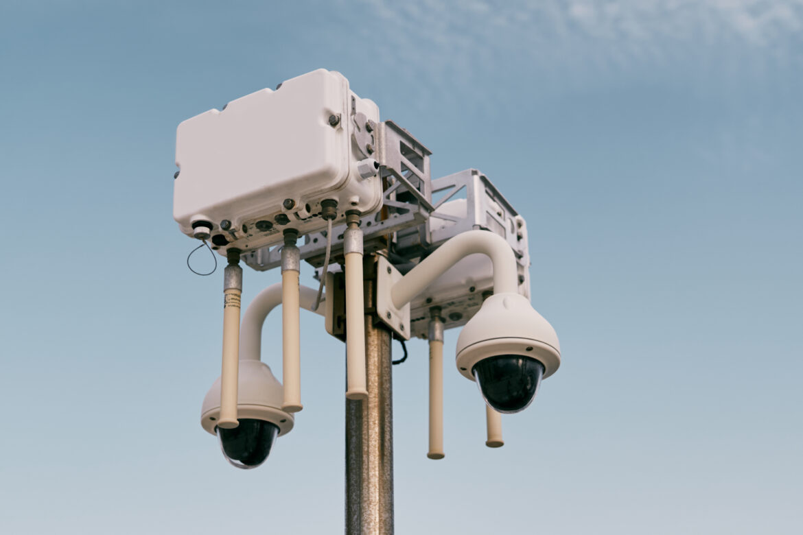 Street wi-fi router on a pole with video cameras against the sky mobilni radari