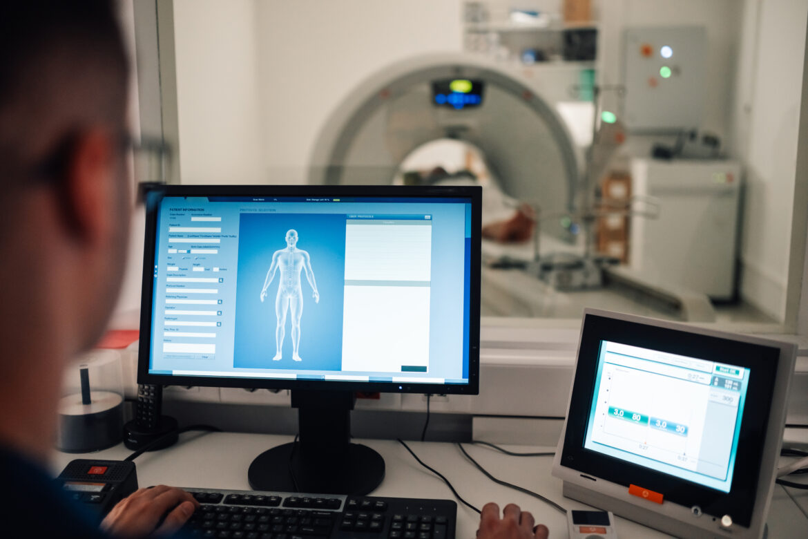 Technician monitoring patient data during CT scan process Skener u Priboju