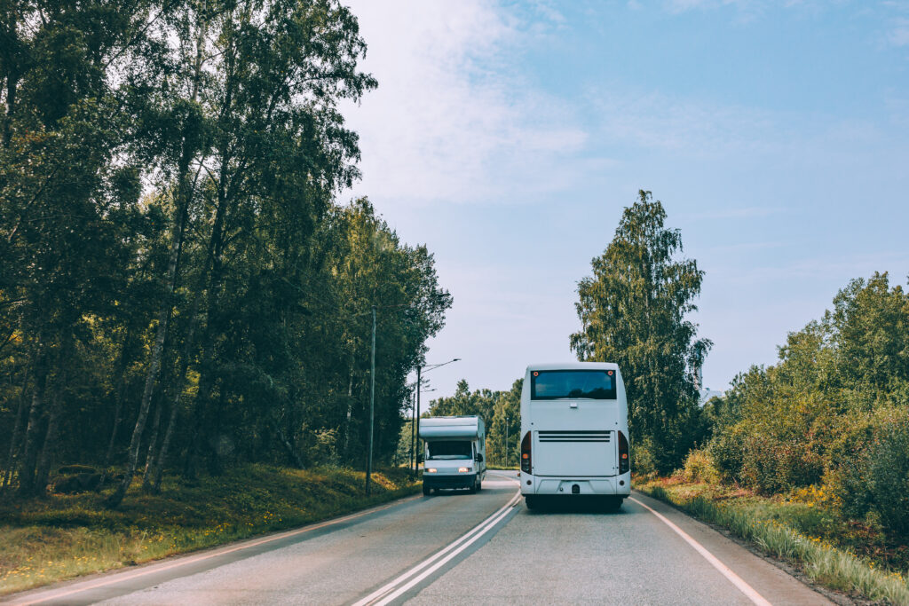 Nove Takse za Kamione i Autobuse: Kako će Promene u Putarini od 2026. Utisati na Transport i Cene Roba 6 Takse za Kamione i Autobuse