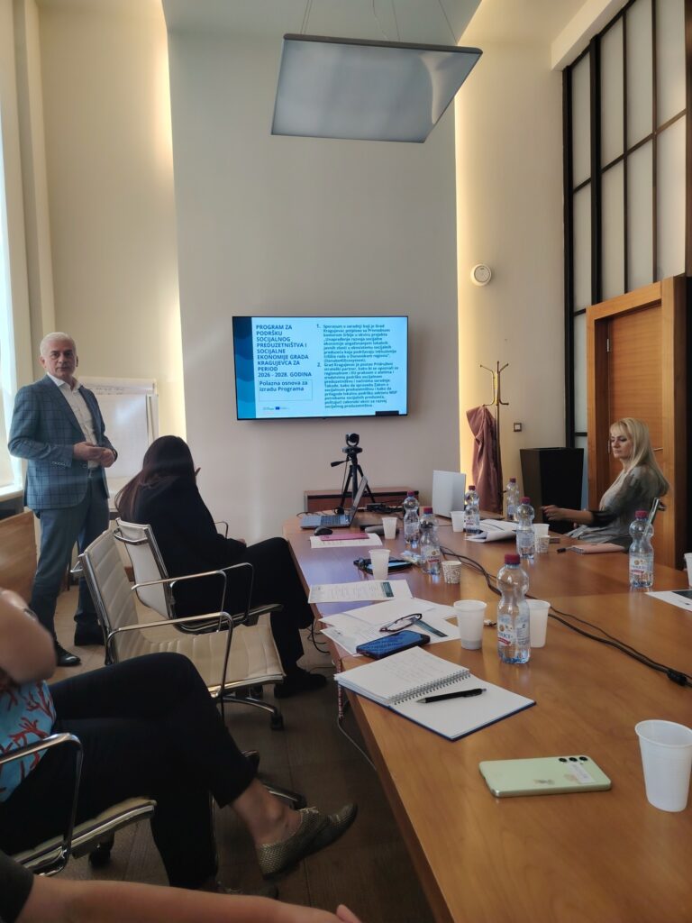 Lokalne samouprave i privredne komore: Strateško partnerstvo za razvoj Srbije 3 Lokalne samouprave i privredne komore