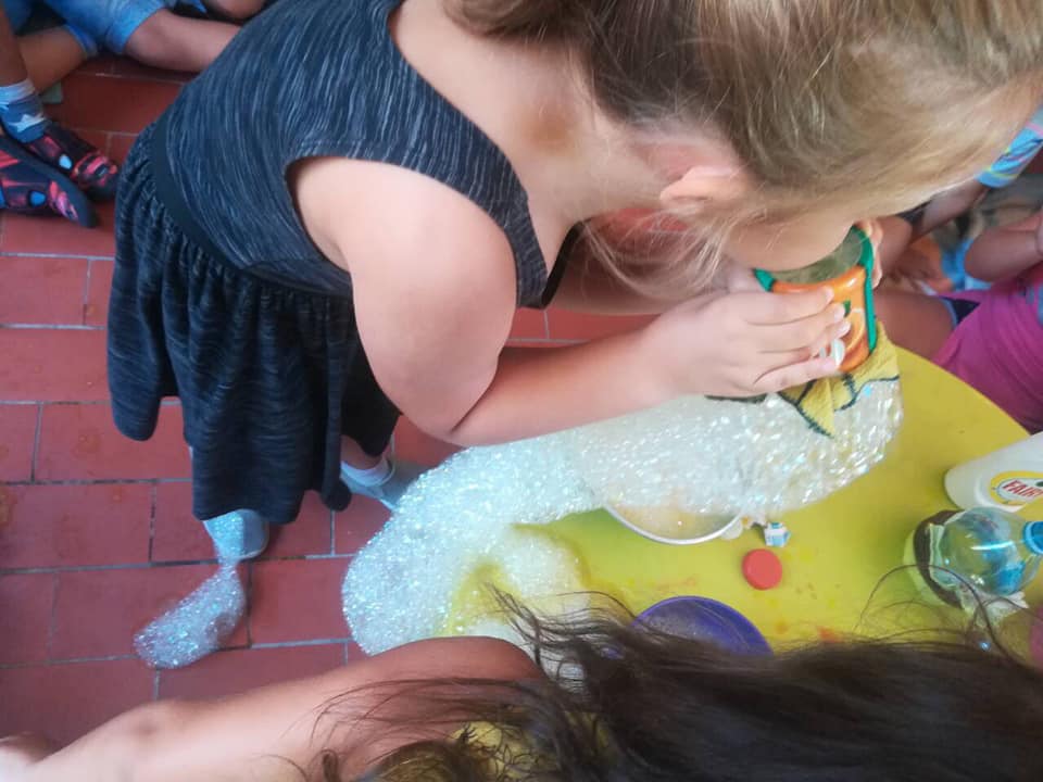 Vršnjački pozorišni spektakl u Vrtiću Poletarac: Kako zajedničko stvaralaštvo obogaćuje dečji razvoj 3 Vršnjački pozorišni spektakl u Vrtiću Poletarac