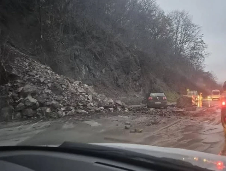 Obrušavanje stene na Ibarskoj magistrali: Kako se suočiti sa prirodnim opasnostima na putevima 3 Obrušavanje stene