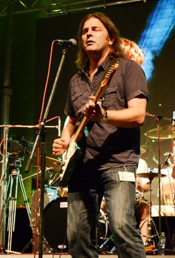 Nikola Čuturilo: Legendarni rok muzičar nastupa u GKC-u - analiza bogate karijere i značaja domaće rok scene 3 Nikola Čuturilo