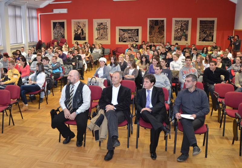 Saobraćajna bezbednost i edukacija mladih: Kako spasiti živote na putevima Srbije 3 Saobraćajna bezbednost i edukacija mladih