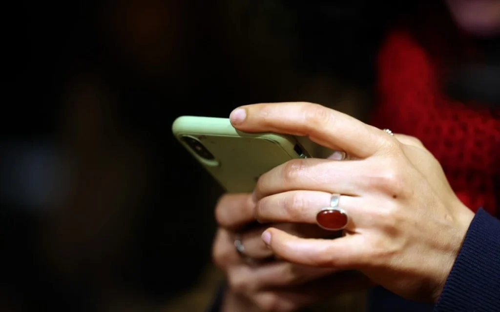 SMS prevare u saobraćaju: Kako prepoznati i zaštititi se od lažnih poruka o kaznama 2 SMS prevare u saobraćaju