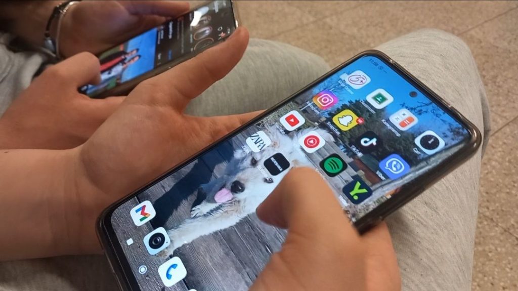 Zabrana mobilnih telefona u školama: Kompletan vodič kroz predlog zakona i njegove implikacije 4 Zabrana mobilnih telefona u školama