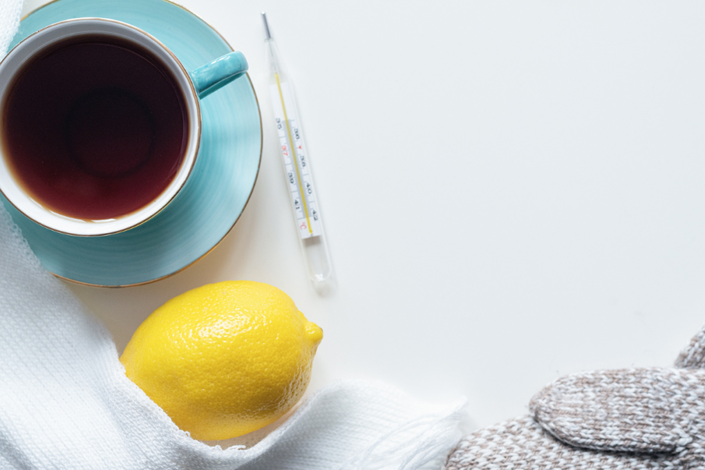 Vitamin C i prehlada: Da li zaista pomaže? Sve što treba da znate 2 slika limuna i caja i toplomera