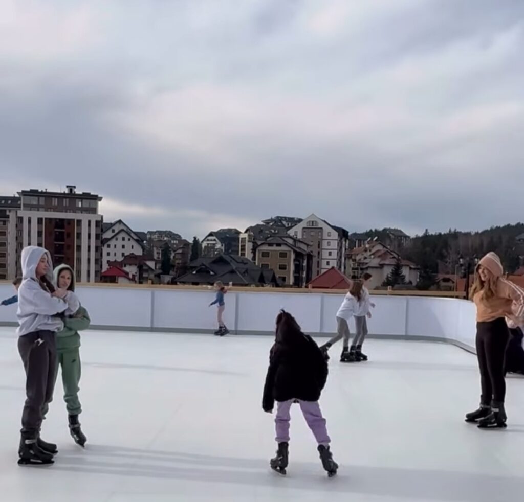 Besplatno klizanje na Zlatiboru: Kako lokalna deca uživaju u zimskoj magiji pre sezone 2 Besplatno klizanje na Zlatiboru