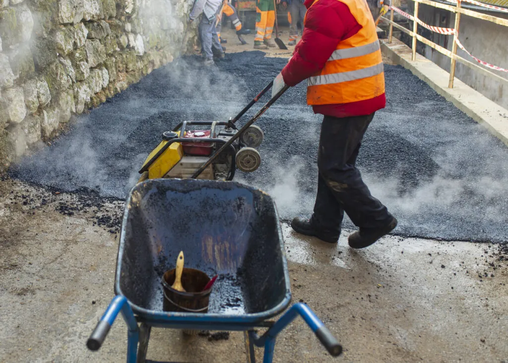 Asfaltiranje puteva u Užicu: Kompletan vodič kroz infrastrukturne projekte i urbani razvoj 2 Asfaltiranje puteva u Užicu