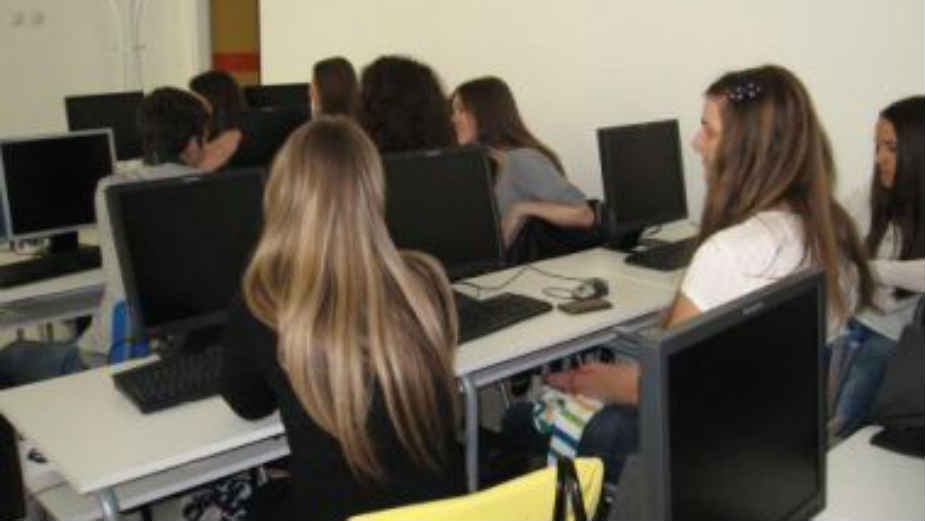 Zabrana mobilnih telefona u školama: Iskustva, efekti i budući zakonski okvir 2 Zabrana mobilnih telefona u školama