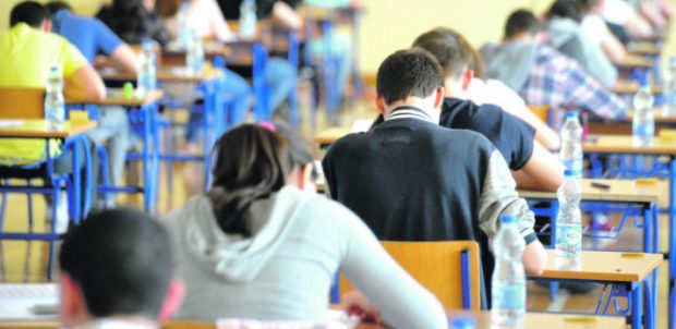 Zabrana mobilnih telefona u školama: Kompletan vodič kroz predlog zakona i njegove implikacije 3 Zabrana mobilnih telefona u školama