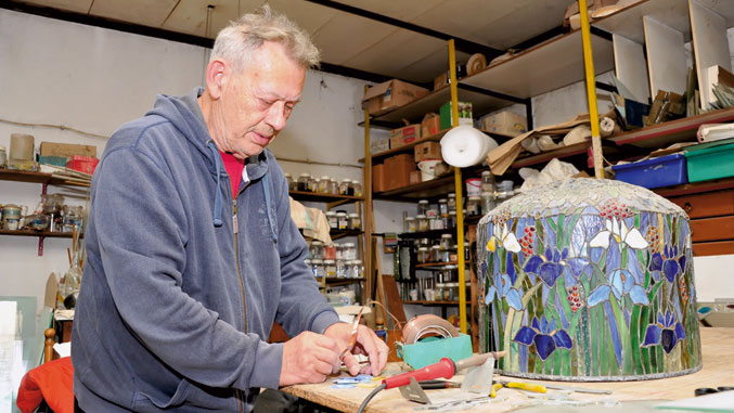 Velimir Veljo Tošanić: Majstor vitraža koji je Zlatibor pretočio u staklo 4 Velimir Veljo Tošanić