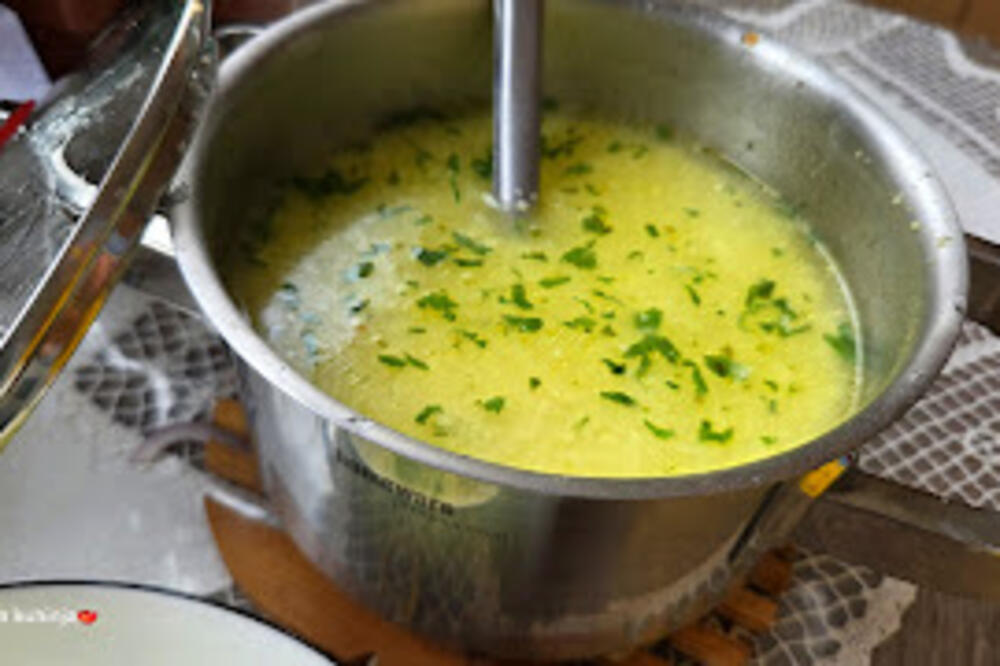 Fantastična Krem Čorba sa Sirom i Grizom: Tradicionalni Recept za Savršen Obrok 2 Fantastična Krem Čorba sa Sirom i Grizom