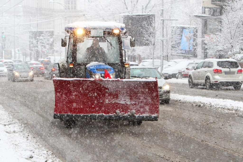 Kazne za neočišćen sneg i led: Ko, kada i koliko plaća po zakonu? 2 Kazne za neočišćen sneg i led