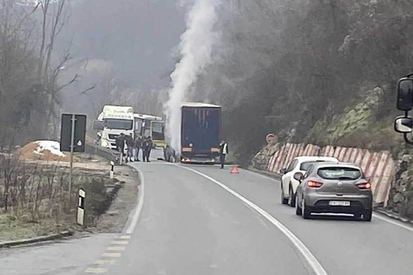 Saobraćajna nezgoda u Ovčarsko-kablarskoj klisuri: Detaljna analiza bezbednosti na magistralnim putevima 2 Saobraćajna nezgoda u Ovčarsko-kablarskoj klisuri