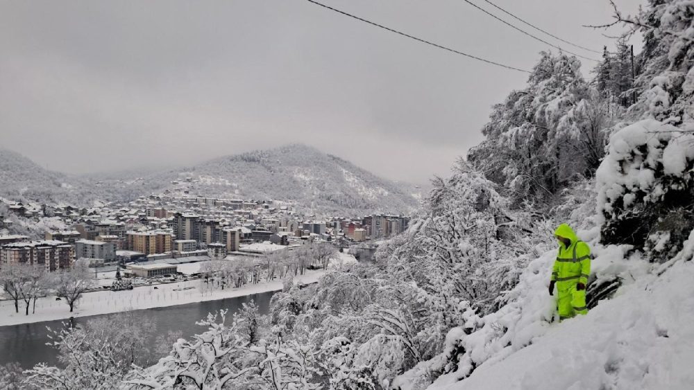 Srbija pod snegom: Kriza struje i saobraćaja na zapadu zemlje – Analiza i saveti 2 Srbija pod snegom