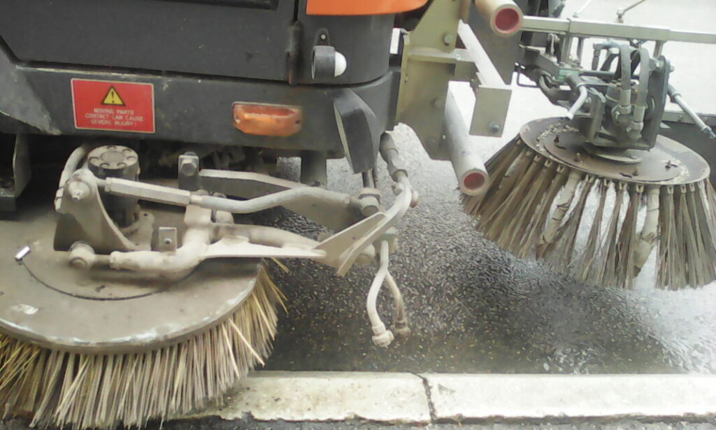 Čišćenje ulica i puteva u Užicu