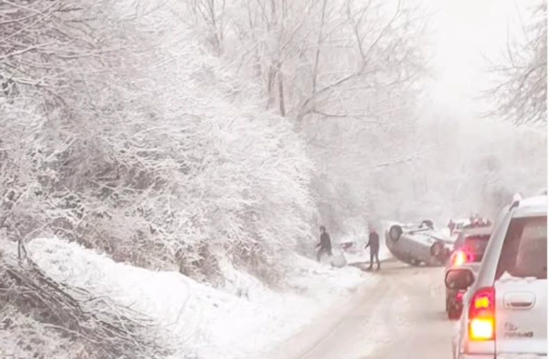 Saobraćajna nezgoda kod Užica: Analiza, uzroci i kako se zaštititi na klizavom kolovozu 2 Saobraćajna nezgoda kod Užica