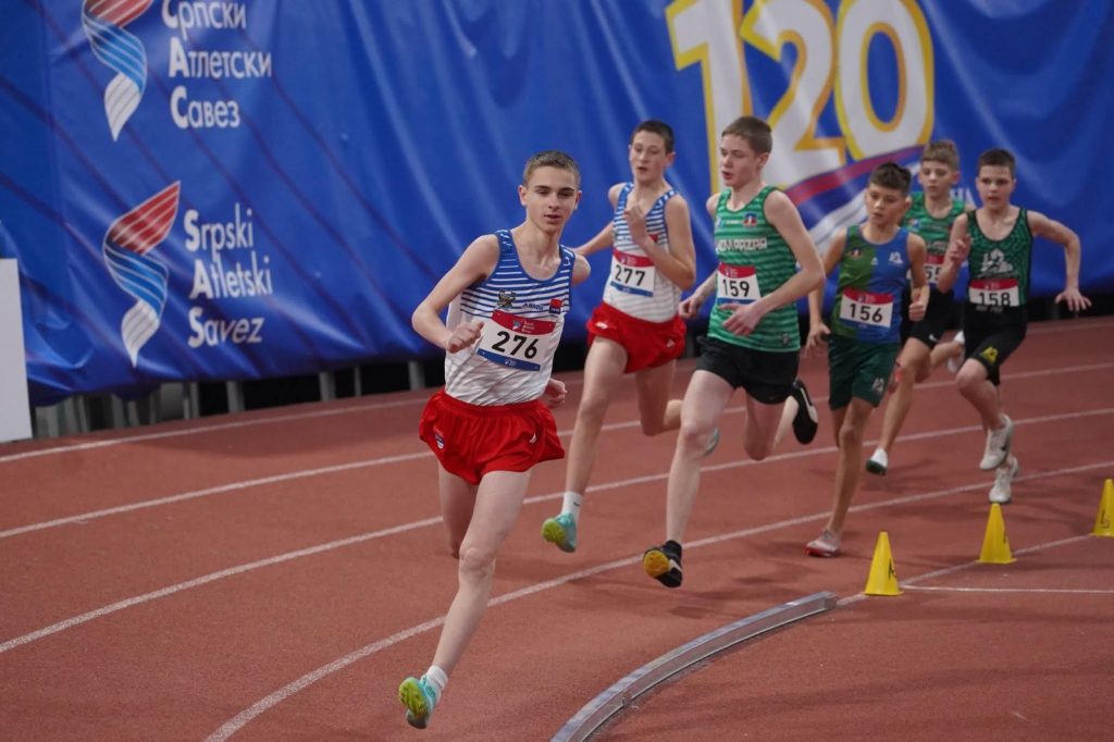 Vukašin Arsenijević Prvak Srbije u Dvorani: Analiza Uspeha AK Vukašin Arsenijević Prvak Srbije u Dvorani