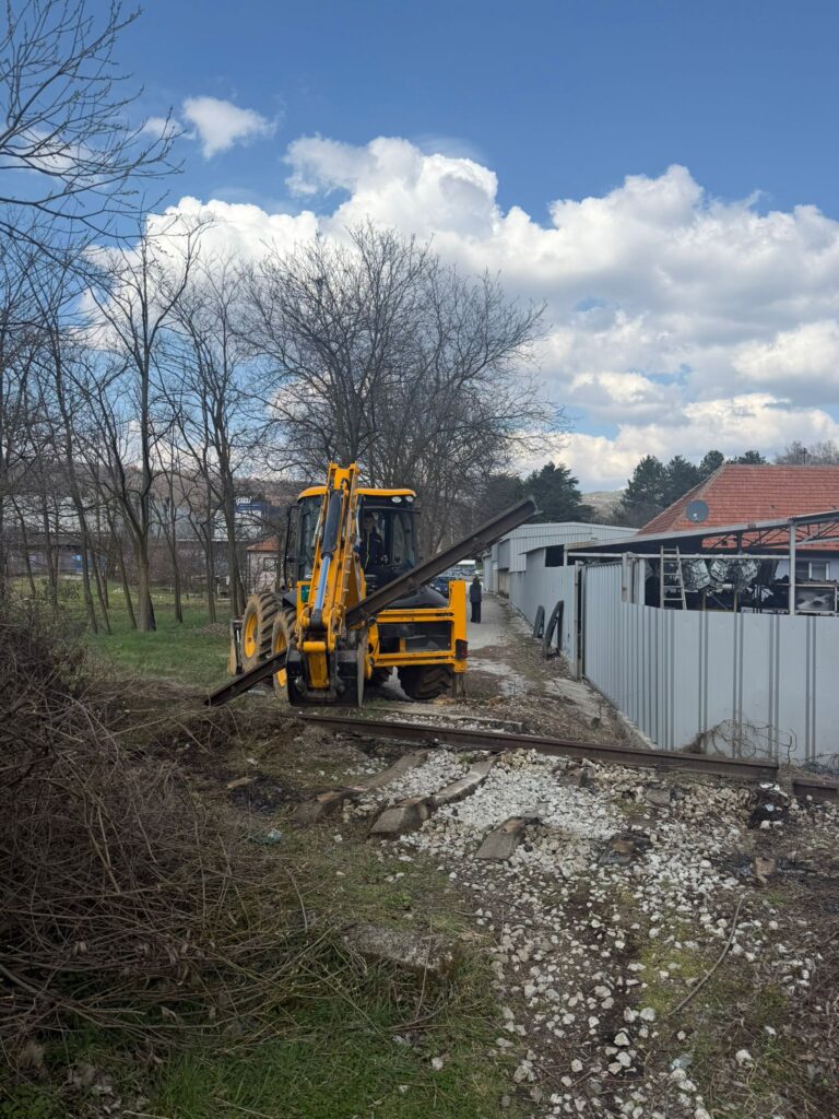 Veliki radovi u Rujevcu: Bezbednija pešačka staza i uklanjanje starih šina za bolji kvalitet života 2 Veliki radovi u Rujevcu