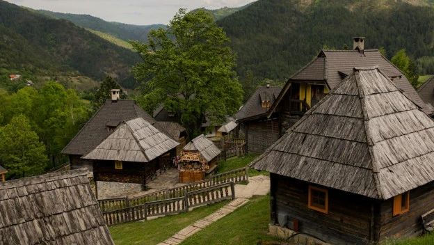 Zlatibor kao zdravstveno-turistička destinacija: Aerodrom i infrastruktura kao nova razvojna šansa 2 Zlatibor kao zdravstveno-turistička destinacija