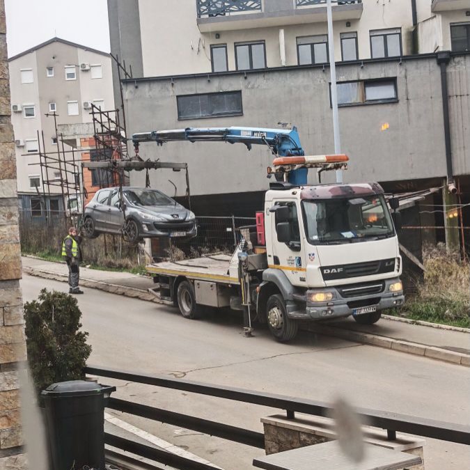 Nepropisno parkiranje i iznošenje smeća: Kako građani mogu pomoći da se program realizuje blagovremeno 2 Nepropisno parkiranje i iznošenje smeća