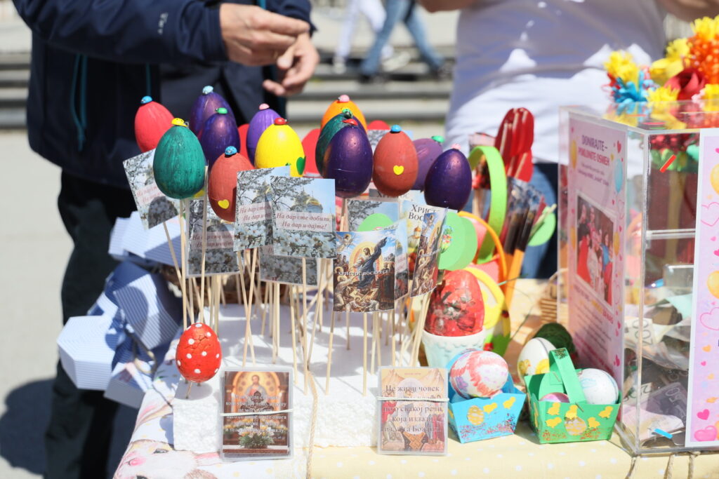 Humanitarni vaskršnji bazar Udruženja MNRO Humanitarni vaskršnji bazar Udruženja MNRO Anđeli u Užicu