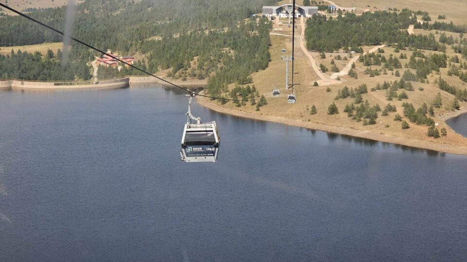 Tradicija Zlatibora: Studenti Sorbone Boje Vaskršnja Jaja U Lukovini 2 Tradicija Zlatibora