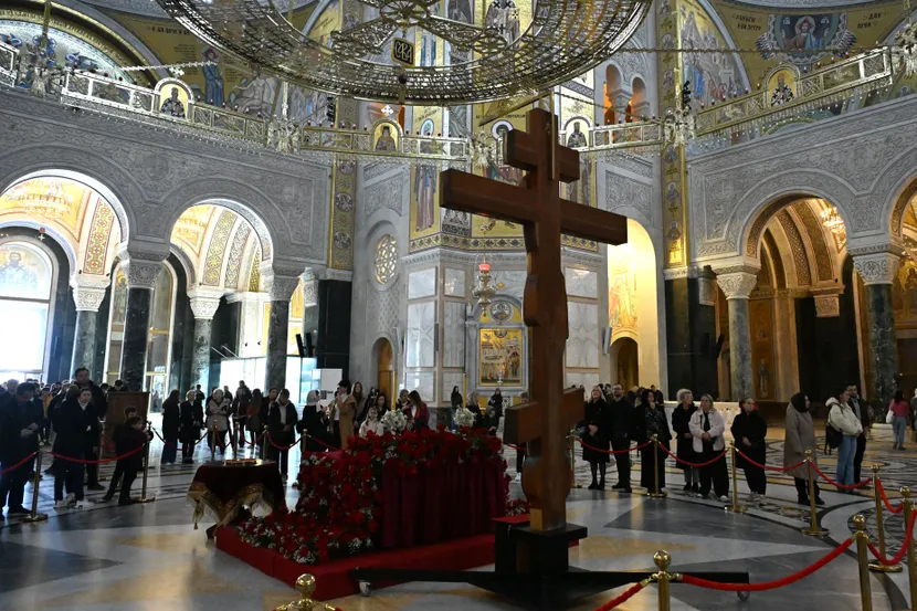 Veliki petak u Hramu Svetog Save: Simbolika plaštanice i duboka tradicija 2 Veliki petak u Hramu Svetog Save